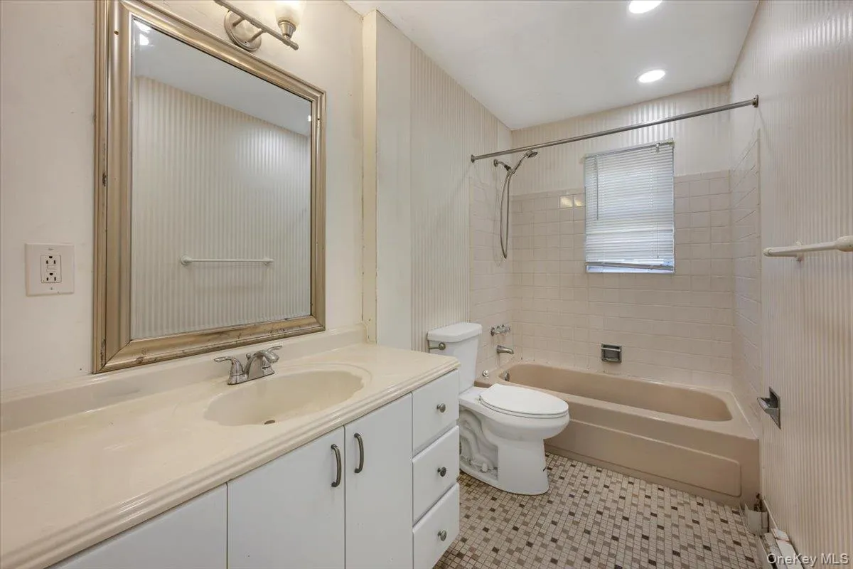 5 Central Avenue, Babylon, NY, 4 Bedrooms Bedrooms, 12 Rooms Rooms,3 BathroomsBathrooms,Residential,For Rent,Central,0,1050526 5 Central Avenue, Babylon, NY, 4 Bedrooms Bedrooms, 12 Rooms Rooms,3 BathroomsBathrooms,Residential,For Rent,Central,0,1050526