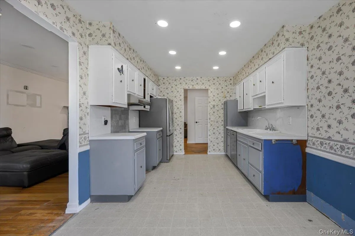 5 Central Avenue, Babylon, NY, 4 Bedrooms Bedrooms, 12 Rooms Rooms,3 BathroomsBathrooms,Residential,For Rent,Central,0,1050526 5 Central Avenue, Babylon, NY, 4 Bedrooms Bedrooms, 12 Rooms Rooms,3 BathroomsBathrooms,Residential,For Rent,Central,0,1050526