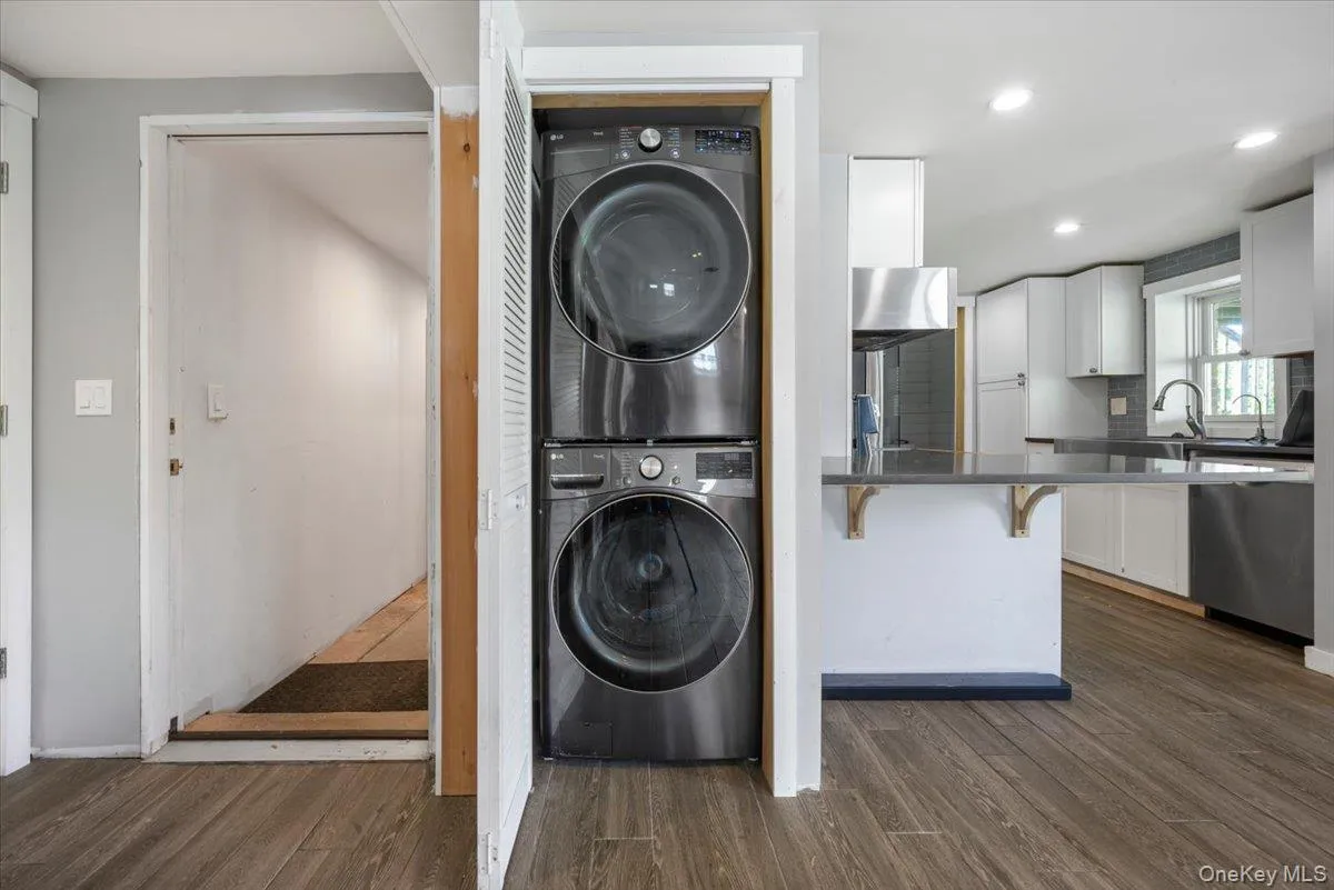 5 Central Avenue, Babylon, NY, 4 Bedrooms Bedrooms, 12 Rooms Rooms,3 BathroomsBathrooms,Residential,For Rent,Central,0,1050526 5 Central Avenue, Babylon, NY, 4 Bedrooms Bedrooms, 12 Rooms Rooms,3 BathroomsBathrooms,Residential,For Rent,Central,0,1050526