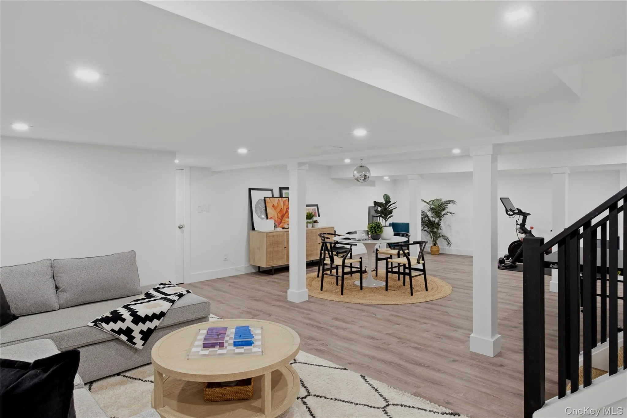 12 Surrey Court, East Hampton, NY, 3 Bedrooms Bedrooms, 8 Rooms Rooms,3 BathroomsBathrooms,Residential,For Rent,Surrey,0,1050540 12 Surrey Court, East Hampton, NY, 3 Bedrooms Bedrooms, 8 Rooms Rooms,3 BathroomsBathrooms,Residential,For Rent,Surrey,0,1050540