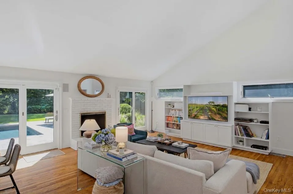 12 Surrey Court, East Hampton, NY, 3 Bedrooms Bedrooms, 8 Rooms Rooms,3 BathroomsBathrooms,Residential,For Rent,Surrey,0,1050540 12 Surrey Court, East Hampton, NY, 3 Bedrooms Bedrooms, 8 Rooms Rooms,3 BathroomsBathrooms,Residential,For Rent,Surrey,0,1050540