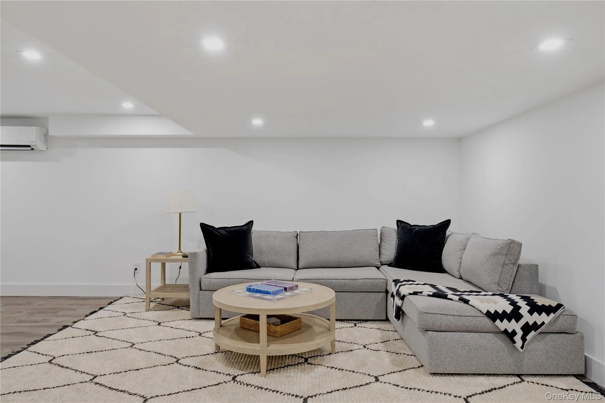 12 Surrey Court, East Hampton, NY, 3 Bedrooms Bedrooms, 8 Rooms Rooms,3 BathroomsBathrooms,Residential,For Rent,Surrey,0,1050540 12 Surrey Court, East Hampton, NY, 3 Bedrooms Bedrooms, 8 Rooms Rooms,3 BathroomsBathrooms,Residential,For Rent,Surrey,0,1050540