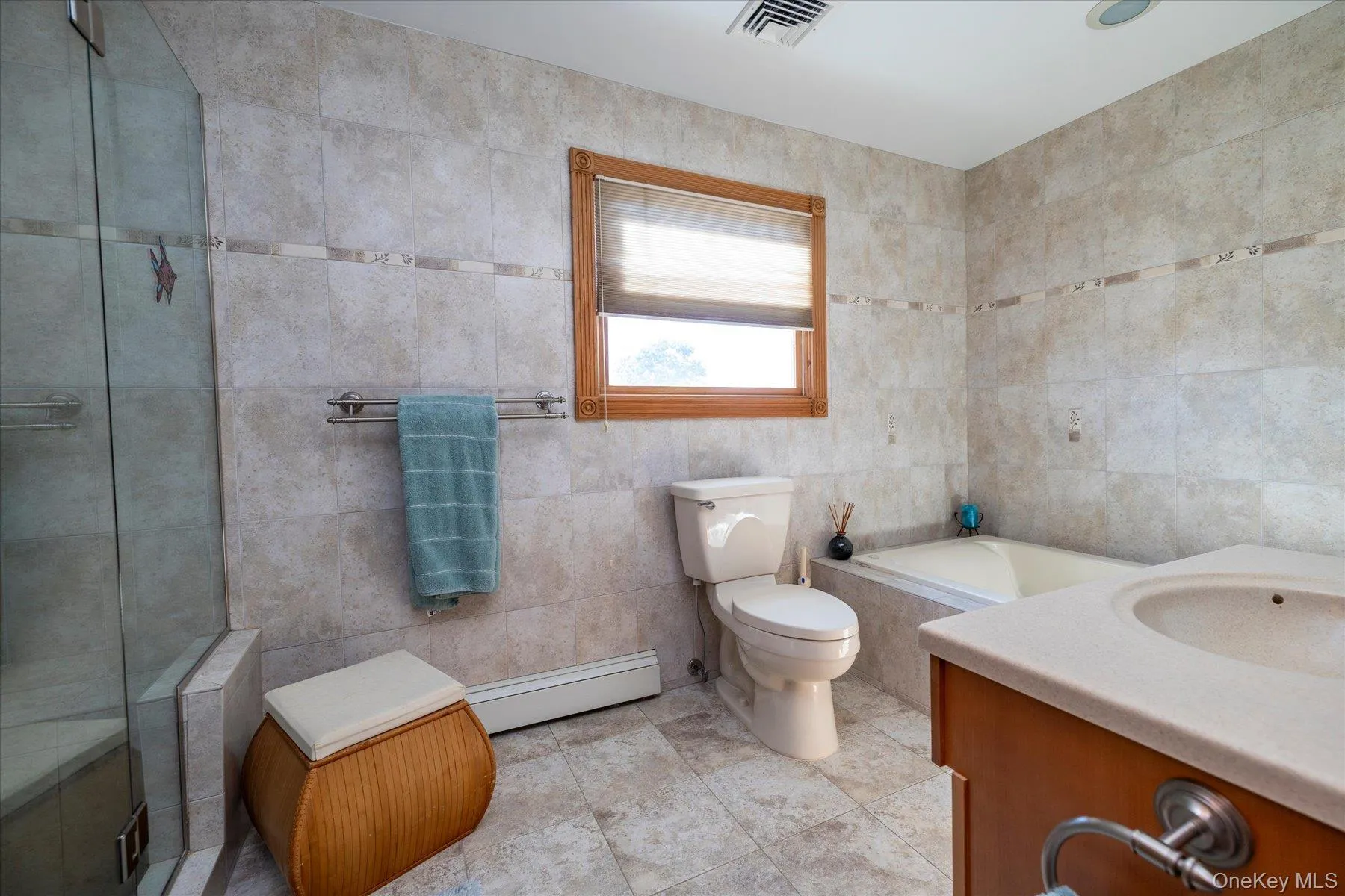 27 Welcome Lane, Hempstead, NY, 4 Bedrooms Bedrooms, 7 Rooms Rooms,2 BathroomsBathrooms,Residential,For Rent,Welcome,0,1050546 27 Welcome Lane, Hempstead, NY, 4 Bedrooms Bedrooms, 7 Rooms Rooms,2 BathroomsBathrooms,Residential,For Rent,Welcome,0,1050546