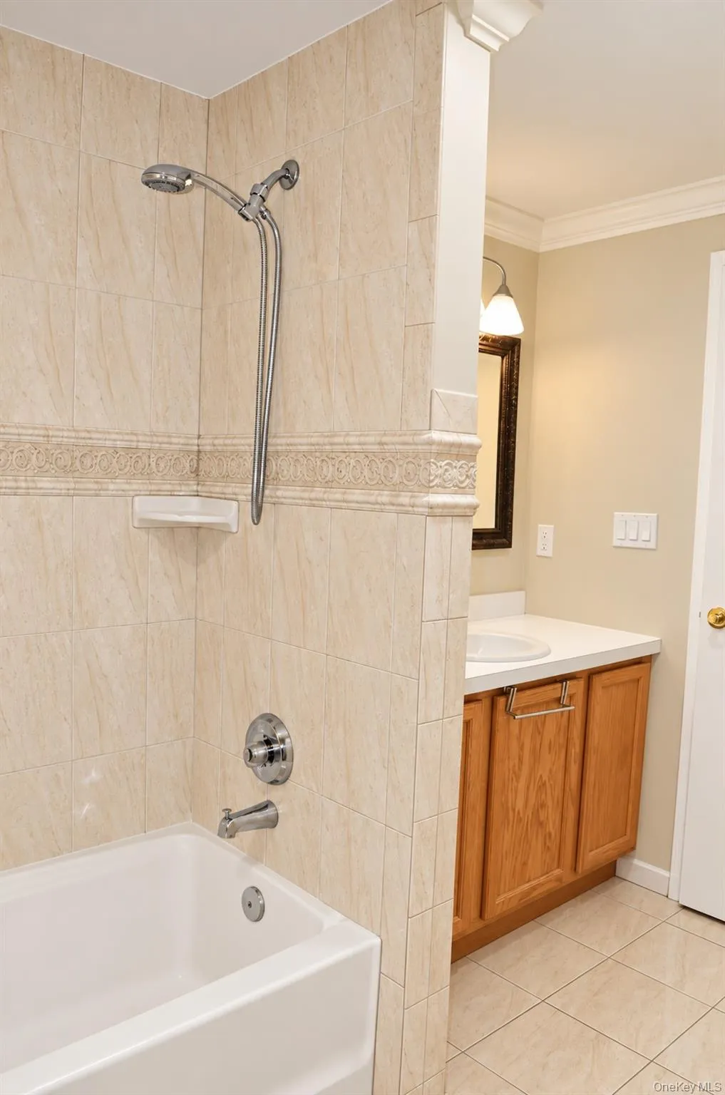 242 Maple Avenue, North Hempstead, NY, 2 Bedroom Bedrooms, 8 Room Rooms,2 BathroomBathrooms,Residential Lease,For Rent,Maple,0,1050547 242 Maple Avenue, North Hempstead, NY, 2 Bedroom Bedrooms, 8 Room Rooms,2 BathroomBathrooms,Residential Lease,For Rent,Maple,0,1050547