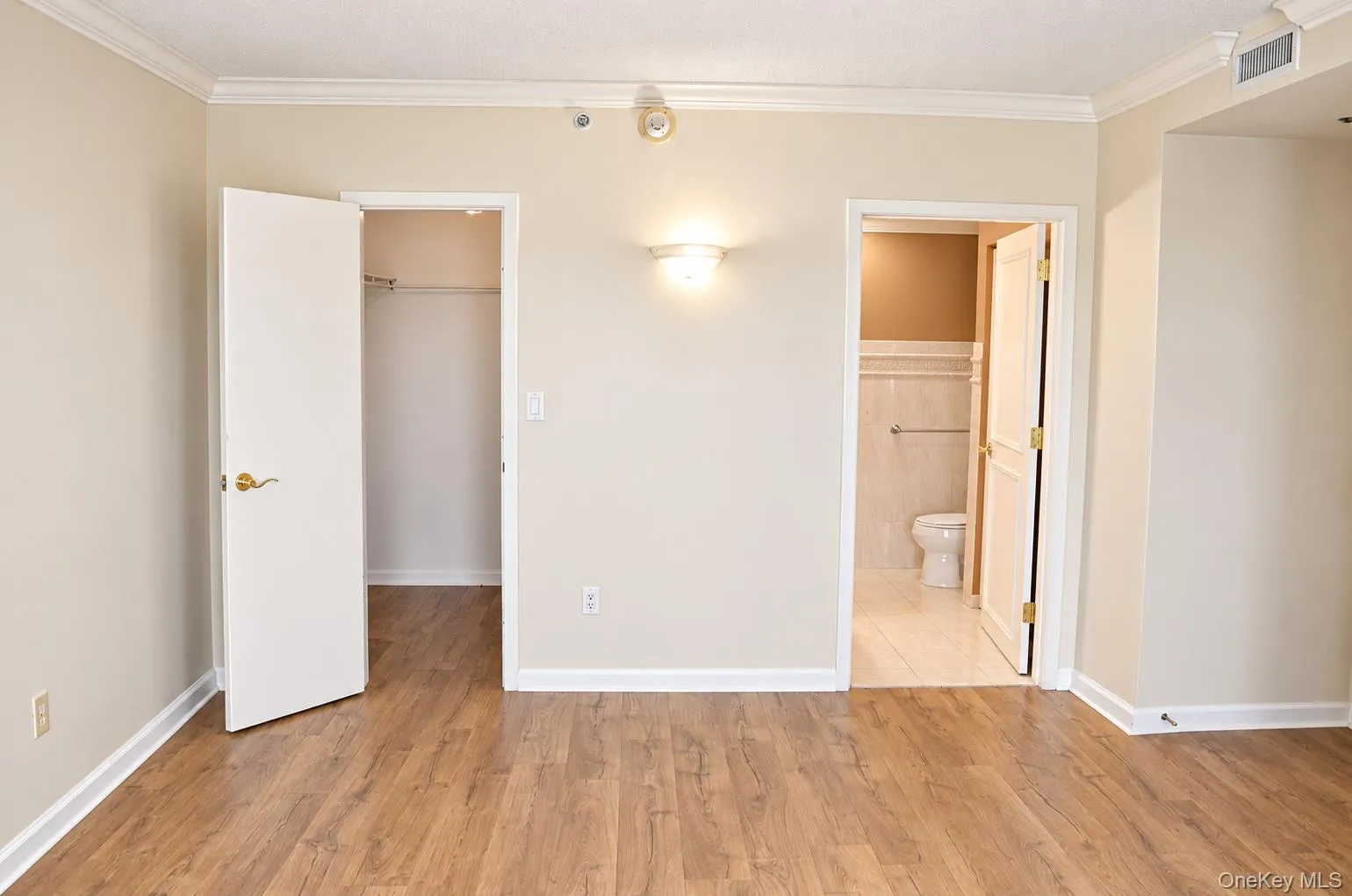 242 Maple Avenue, North Hempstead, NY, 2 Bedroom Bedrooms, 8 Room Rooms,2 BathroomBathrooms,Residential Lease,For Rent,Maple,0,1050547 242 Maple Avenue, North Hempstead, NY, 2 Bedroom Bedrooms, 8 Room Rooms,2 BathroomBathrooms,Residential Lease,For Rent,Maple,0,1050547