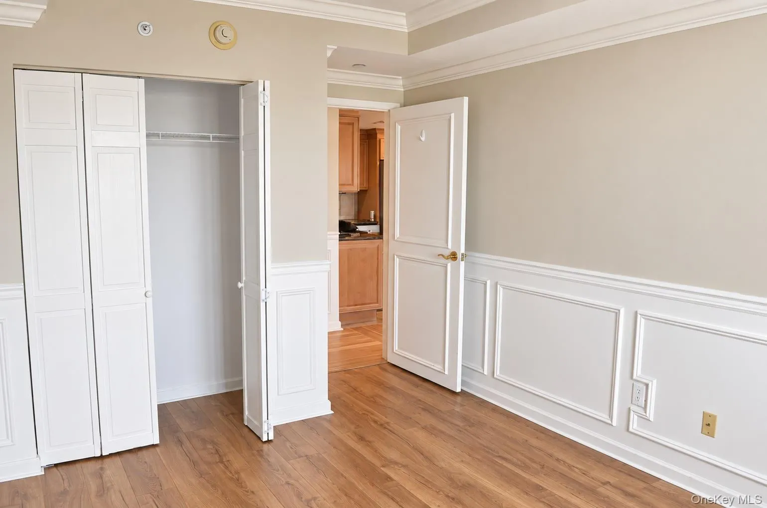 242 Maple Avenue, North Hempstead, NY, 2 Bedroom Bedrooms, 8 Room Rooms,2 BathroomBathrooms,Residential Lease,For Rent,Maple,0,1050547 242 Maple Avenue, North Hempstead, NY, 2 Bedroom Bedrooms, 8 Room Rooms,2 BathroomBathrooms,Residential Lease,For Rent,Maple,0,1050547