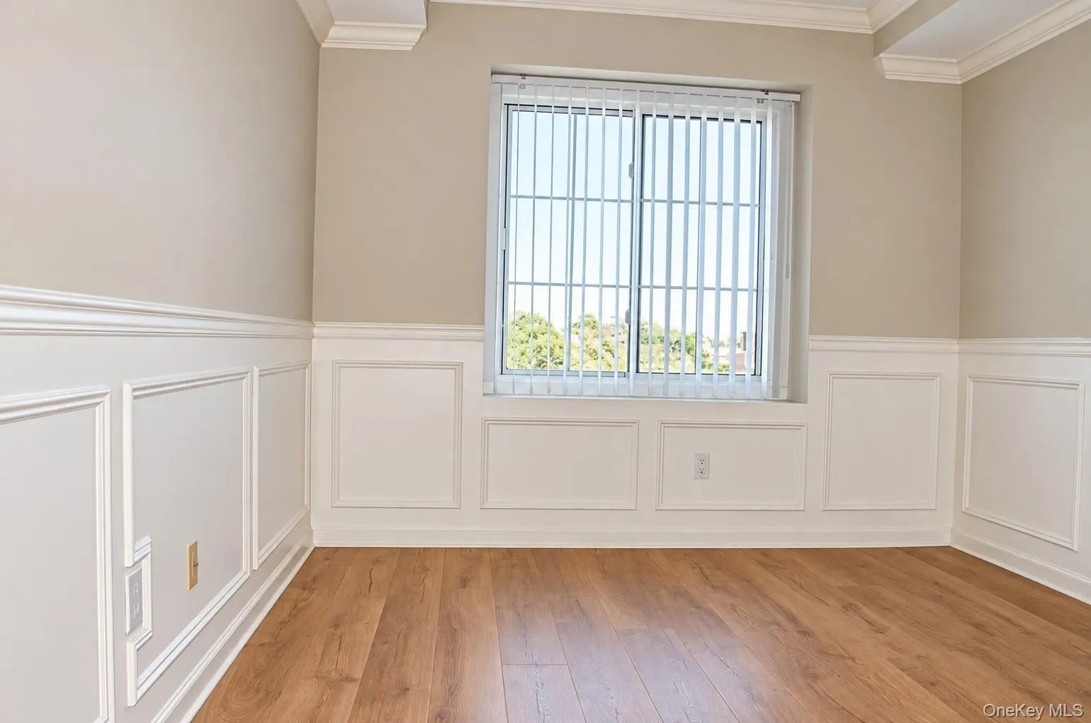 242 Maple Avenue, North Hempstead, NY, 2 Bedroom Bedrooms, 8 Room Rooms,2 BathroomBathrooms,Residential Lease,For Rent,Maple,0,1050547 242 Maple Avenue, North Hempstead, NY, 2 Bedroom Bedrooms, 8 Room Rooms,2 BathroomBathrooms,Residential Lease,For Rent,Maple,0,1050547