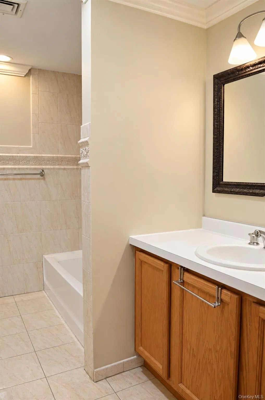 242 Maple Avenue, North Hempstead, NY, 2 Bedroom Bedrooms, 8 Room Rooms,2 BathroomBathrooms,Residential Lease,For Rent,Maple,0,1050547 242 Maple Avenue, North Hempstead, NY, 2 Bedroom Bedrooms, 8 Room Rooms,2 BathroomBathrooms,Residential Lease,For Rent,Maple,0,1050547