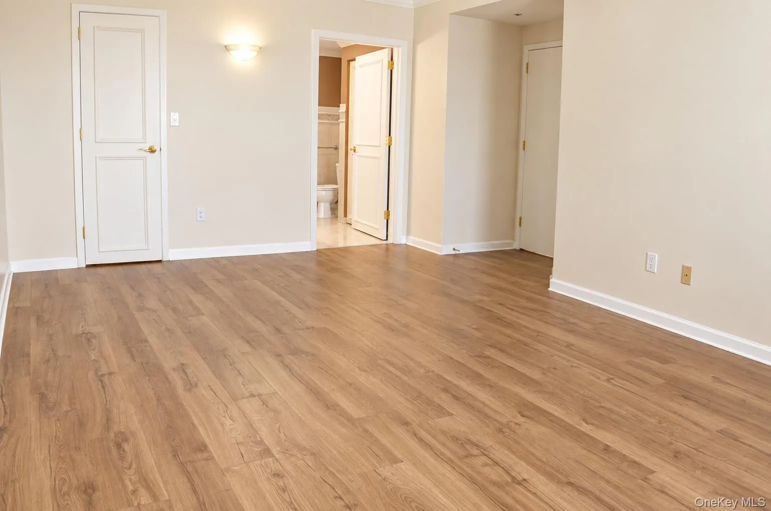 242 Maple Avenue, North Hempstead, NY, 2 Bedroom Bedrooms, 8 Room Rooms,2 BathroomBathrooms,Residential Lease,For Rent,Maple,0,1050547 242 Maple Avenue, North Hempstead, NY, 2 Bedroom Bedrooms, 8 Room Rooms,2 BathroomBathrooms,Residential Lease,For Rent,Maple,0,1050547