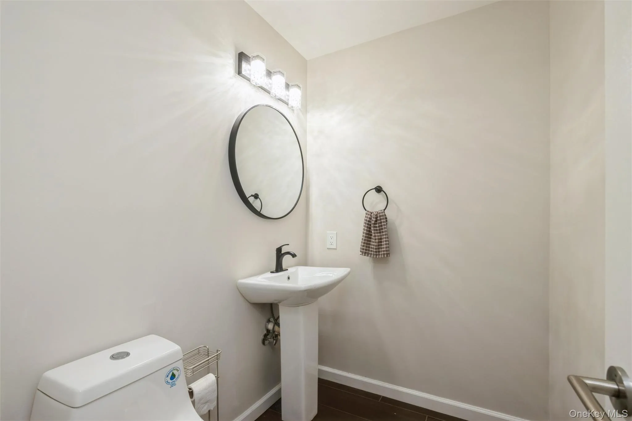 1/2 Bath 1/2 Bath