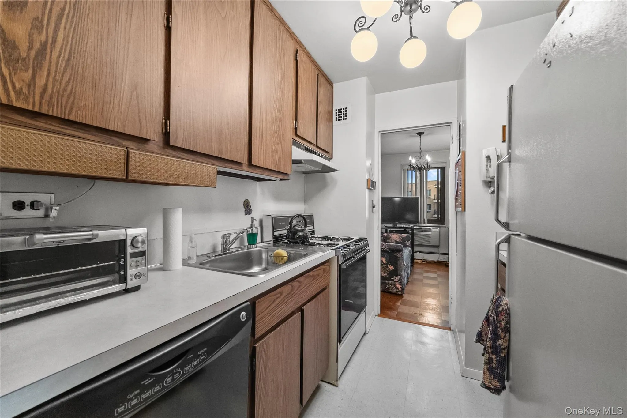 100 Hartsdale Avenue, Greenburgh, NY, 1 Bedroom Bedrooms, 5 Rooms Rooms,1 BathroomBathrooms,Residential,For Rent,Hartsdale,0,1050553 100 Hartsdale Avenue, Greenburgh, NY, 1 Bedroom Bedrooms, 5 Rooms Rooms,1 BathroomBathrooms,Residential,For Rent,Hartsdale,0,1050553