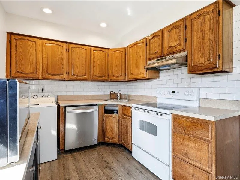 11 Hoover Lane, Oyster Bay, NY, 3 Bedrooms Bedrooms, 5 Rooms Rooms,1 BathroomBathrooms,Residential,For Rent,Hoover,0,1050559 11 Hoover Lane, Oyster Bay, NY, 3 Bedrooms Bedrooms, 5 Rooms Rooms,1 BathroomBathrooms,Residential,For Rent,Hoover,0,1050559