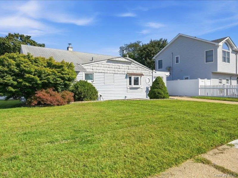 11 Hoover Lane, Oyster Bay, NY, 3 Bedrooms Bedrooms, 5 Rooms Rooms,1 BathroomBathrooms,Residential,For Rent,Hoover,0,1050559 11 Hoover Lane, Oyster Bay, NY, 3 Bedrooms Bedrooms, 5 Rooms Rooms,1 BathroomBathrooms,Residential,For Rent,Hoover,0,1050559