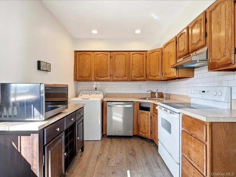 11 Hoover Lane, Oyster Bay, NY, 3 Bedrooms Bedrooms, 5 Rooms Rooms,1 BathroomBathrooms,Residential,For Rent,Hoover,0,1050559 11 Hoover Lane, Oyster Bay, NY, 3 Bedrooms Bedrooms, 5 Rooms Rooms,1 BathroomBathrooms,Residential,For Rent,Hoover,0,1050559