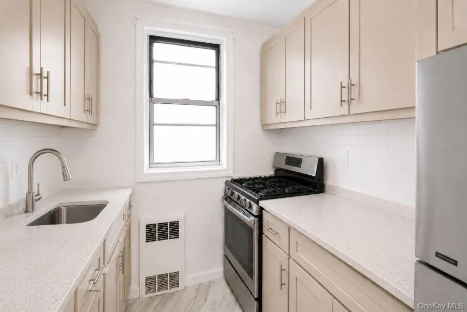 6345 Saunders Street, New York, NY, 2 Bedrooms Bedrooms, 5 Rooms Rooms,1 BathroomBathrooms,Residential,For Rent,Saunders,0,1050564 6345 Saunders Street, New York, NY, 2 Bedrooms Bedrooms, 5 Rooms Rooms,1 BathroomBathrooms,Residential,For Rent,Saunders,0,1050564