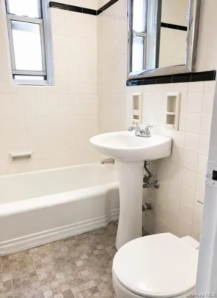 6345 Saunders Street, New York, NY, 2 Bedrooms Bedrooms, 5 Rooms Rooms,1 BathroomBathrooms,Residential,For Rent,Saunders,0,1050564 6345 Saunders Street, New York, NY, 2 Bedrooms Bedrooms, 5 Rooms Rooms,1 BathroomBathrooms,Residential,For Rent,Saunders,0,1050564