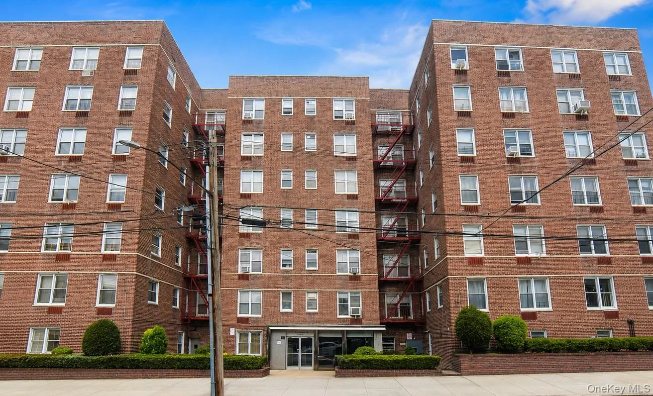 6345 Saunders Street, New York, NY, 2 Bedrooms Bedrooms, 5 Rooms Rooms,1 BathroomBathrooms,Residential,For Rent,Saunders,0,1050564 6345 Saunders Street, New York, NY, 2 Bedrooms Bedrooms, 5 Rooms Rooms,1 BathroomBathrooms,Residential,For Rent,Saunders,0,1050564
