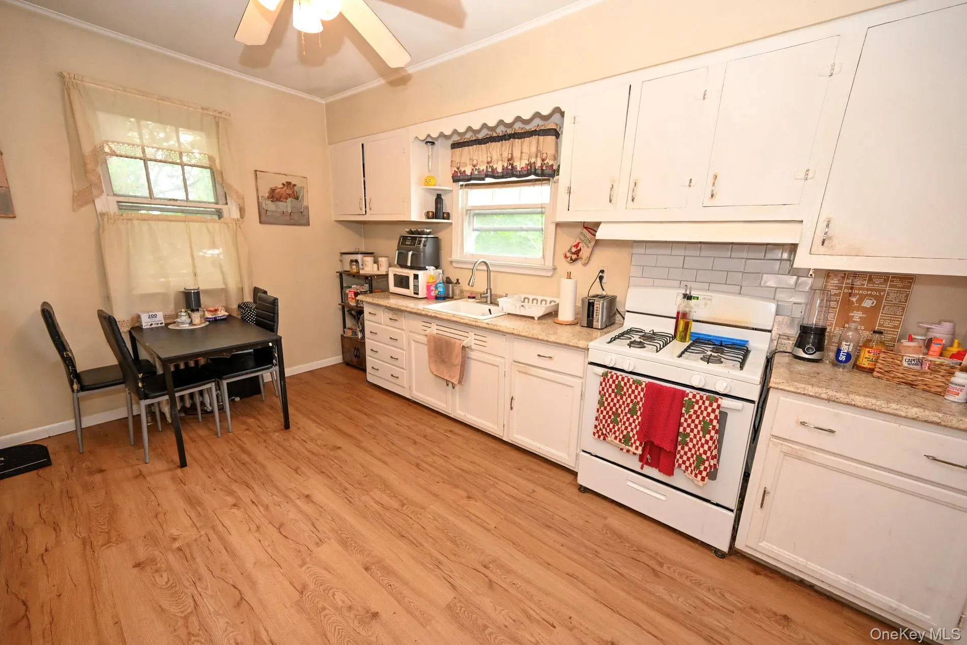 41 Porter Street, Hempstead, NY, 3 Bedrooms Bedrooms, 5 Rooms Rooms,1 BathroomBathrooms,Residential,For Rent,Porter,0,1050566 41 Porter Street, Hempstead, NY, 3 Bedrooms Bedrooms, 5 Rooms Rooms,1 BathroomBathrooms,Residential,For Rent,Porter,0,1050566