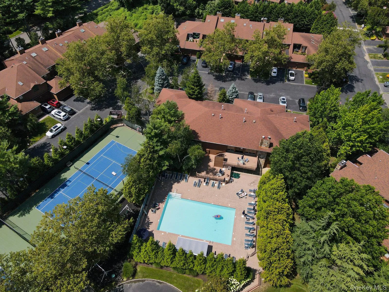 Community features include a tennis court, swimming pool, and dedicated parking areas Community features include a tennis court, swimming pool, and dedicated parking areas