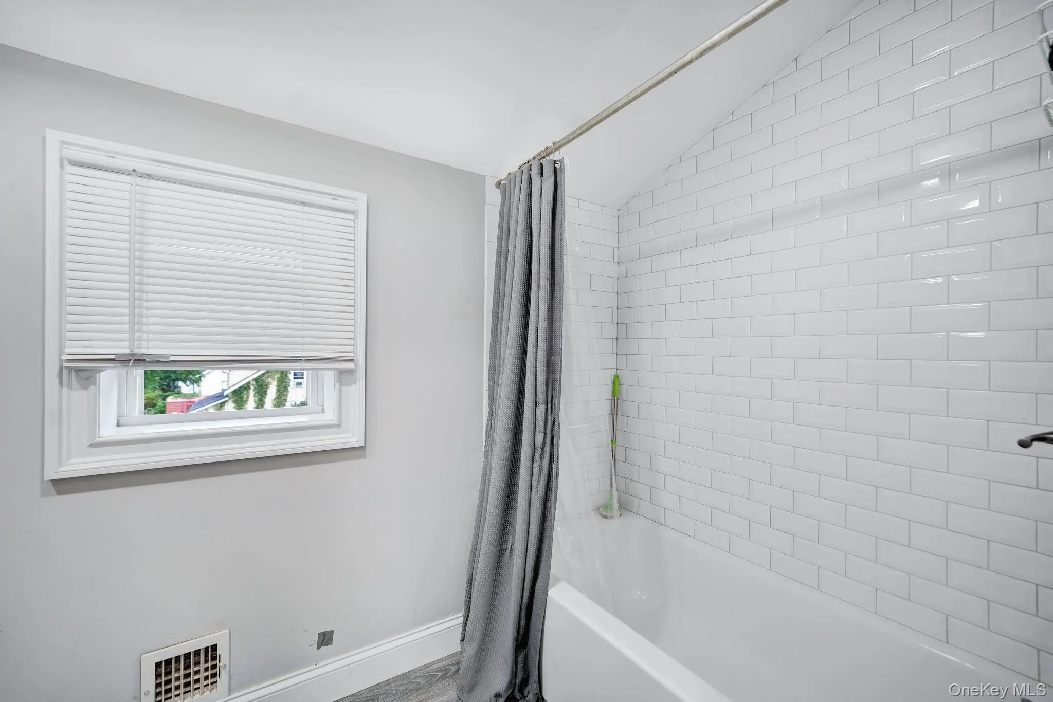 110 Park Avenue, Islip, NY, 4 Bedrooms Bedrooms, 7 Rooms Rooms,2 BathroomsBathrooms,Residential,For Rent,Park,0,1050572 110 Park Avenue, Islip, NY, 4 Bedrooms Bedrooms, 7 Rooms Rooms,2 BathroomsBathrooms,Residential,For Rent,Park,0,1050572