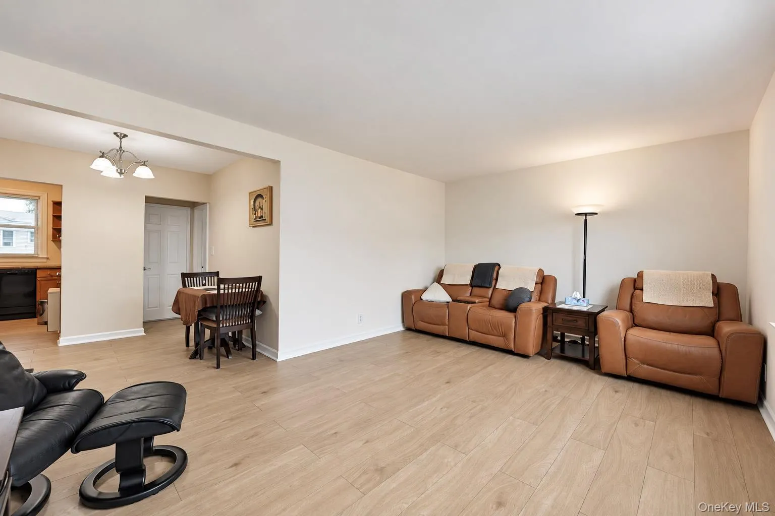 Spacious & Bright Living Roomnew Hybrid Flooring Spacious & Bright Living Roomnew Hybrid Flooring