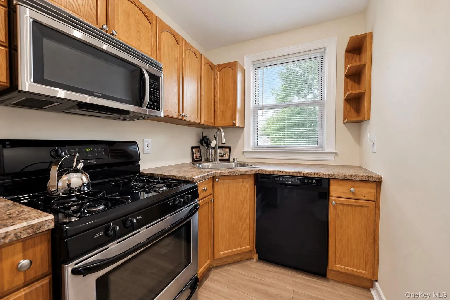 Updated w/SS appliances & Hybrid flooring Updated w/SS appliances & Hybrid flooring