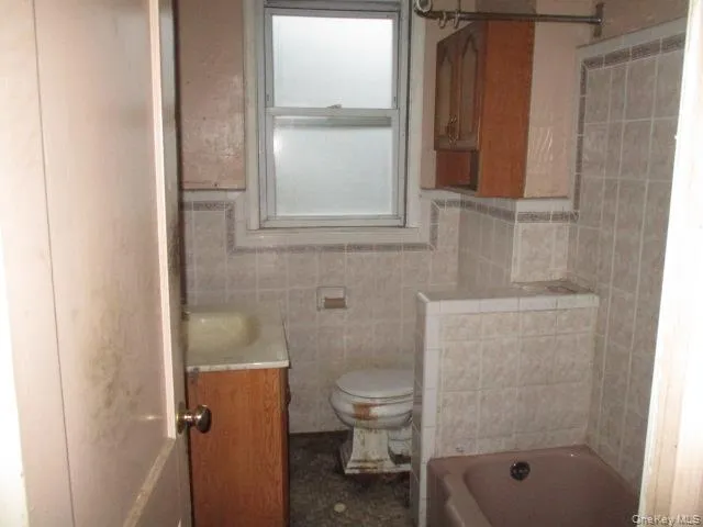 98 Marine Street, New York, NY, 3 Bedrooms Bedrooms, 7 Rooms Rooms,1 BathroomBathrooms,Residential,For Rent,Marine,0,1050575 98 Marine Street, New York, NY, 3 Bedrooms Bedrooms, 7 Rooms Rooms,1 BathroomBathrooms,Residential,For Rent,Marine,0,1050575