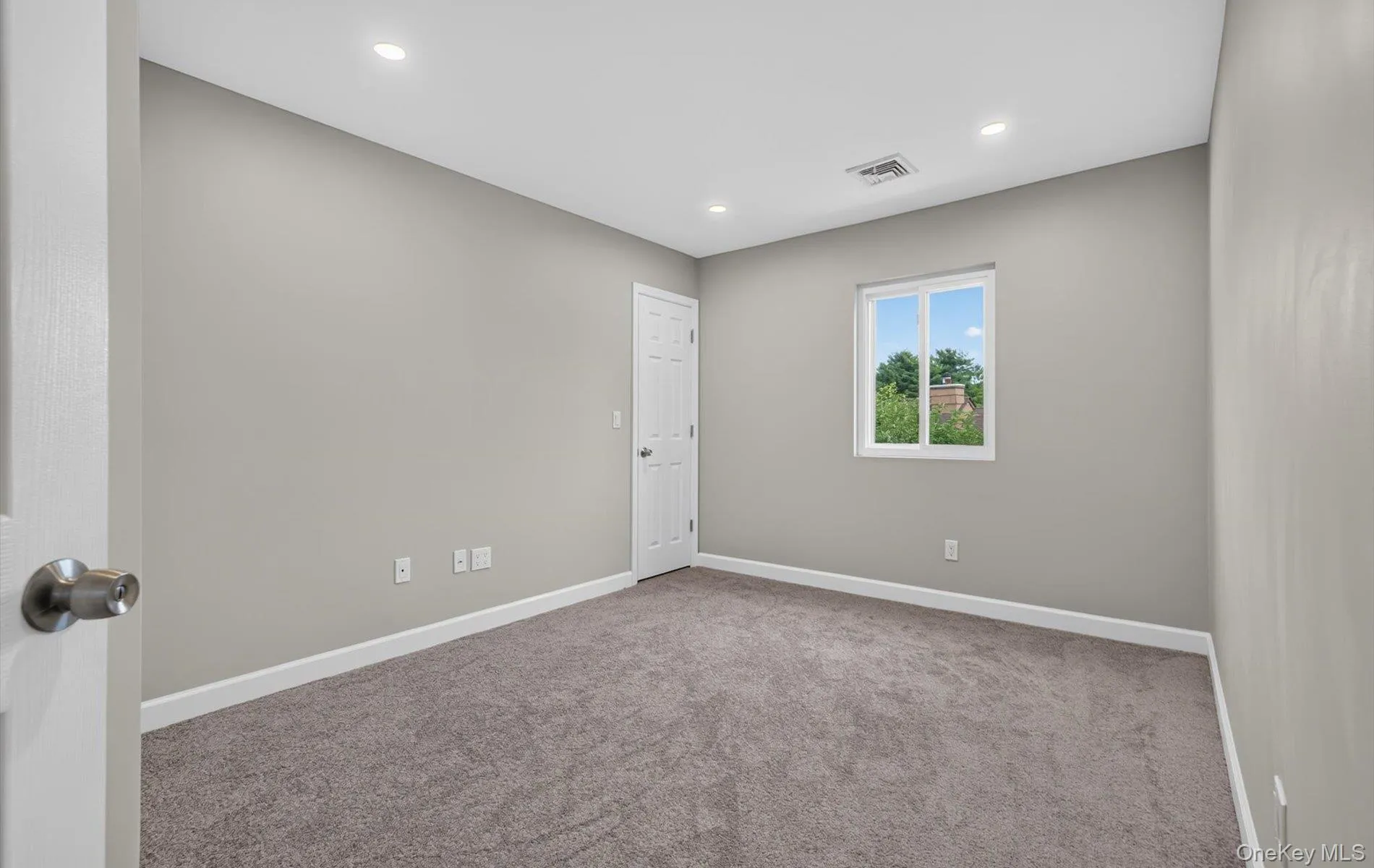 176 Melanie Way, Huntington, NY, 2 Bedrooms Bedrooms, 8 Rooms Rooms,1 BathroomBathrooms,Residential,For Rent,Melanie,0,1050583 176 Melanie Way, Huntington, NY, 2 Bedrooms Bedrooms, 8 Rooms Rooms,1 BathroomBathrooms,Residential,For Rent,Melanie,0,1050583