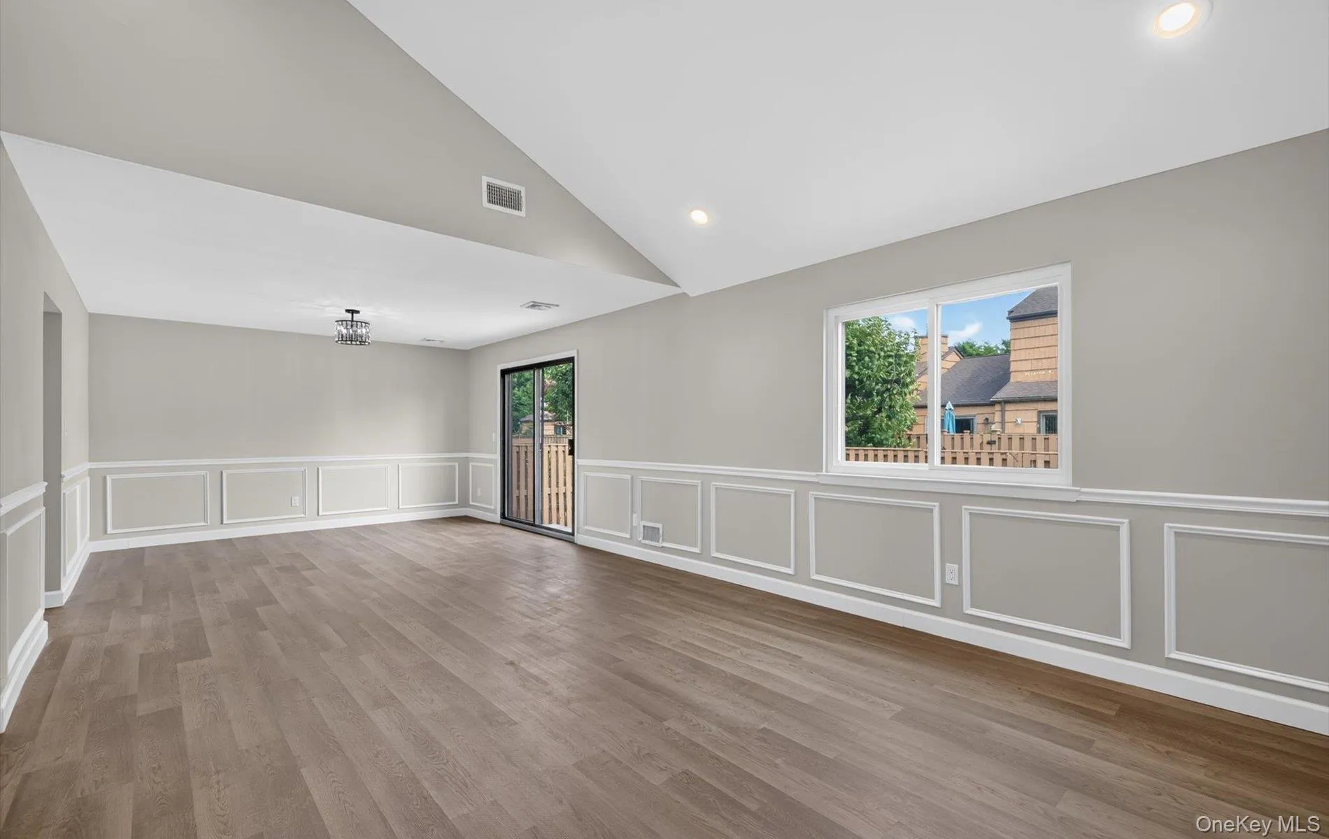 176 Melanie Way, Huntington, NY, 2 Bedrooms Bedrooms, 8 Rooms Rooms,1 BathroomBathrooms,Residential,For Rent,Melanie,0,1050583 176 Melanie Way, Huntington, NY, 2 Bedrooms Bedrooms, 8 Rooms Rooms,1 BathroomBathrooms,Residential,For Rent,Melanie,0,1050583