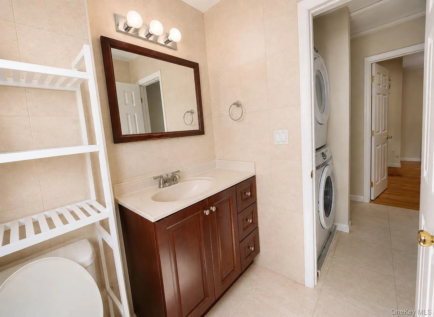 83 Heitz Place, Oyster Bay, NY, 3 Bedrooms Bedrooms, 5 Rooms Rooms,2 BathroomsBathrooms,Residential Lease,For Rent,Heitz,0,1050595 83 Heitz Place, Oyster Bay, NY, 3 Bedrooms Bedrooms, 5 Rooms Rooms,2 BathroomsBathrooms,Residential Lease,For Rent,Heitz,0,1050595