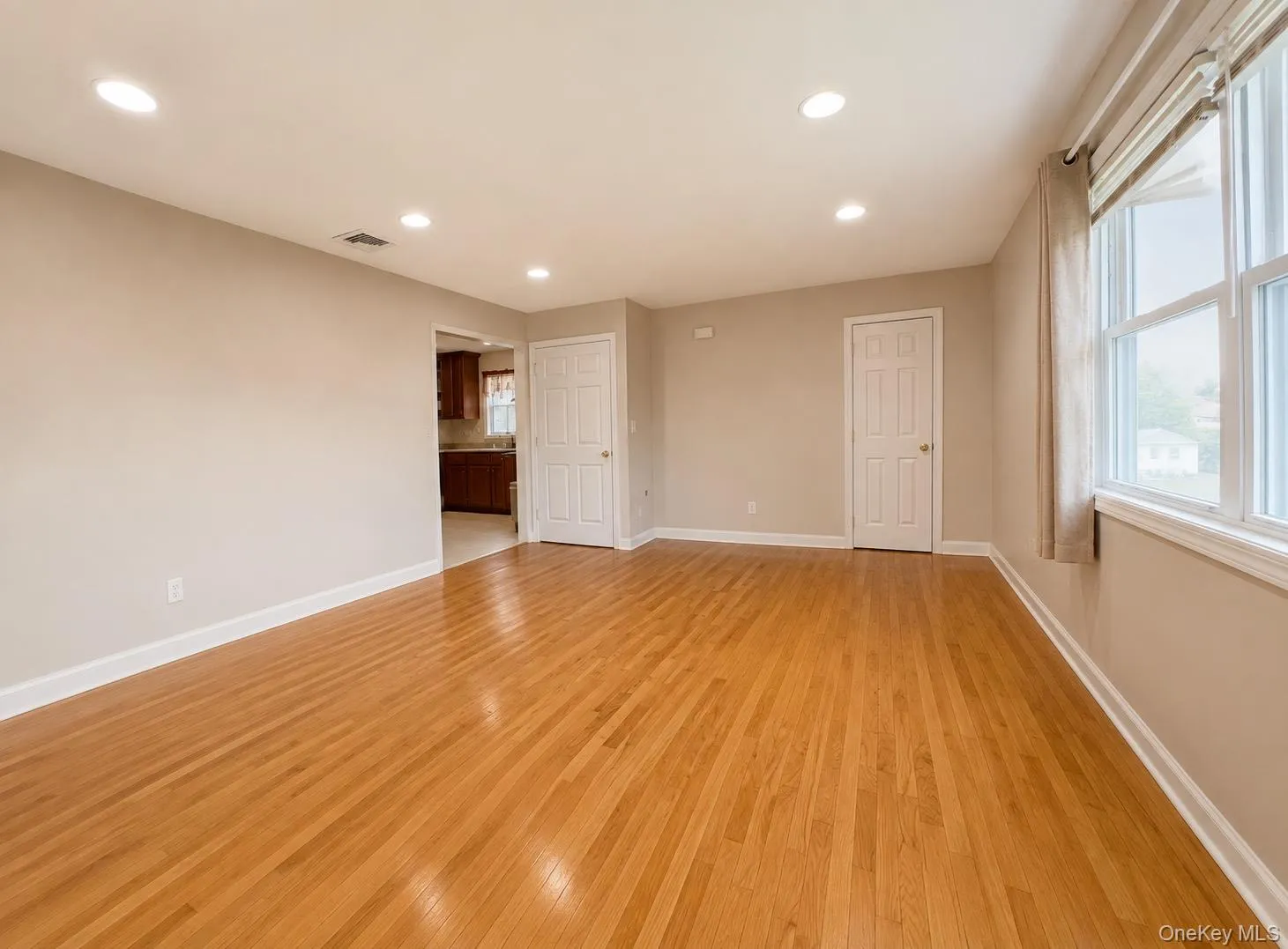 83 Heitz Place, Oyster Bay, NY, 3 Bedrooms Bedrooms, 5 Rooms Rooms,2 BathroomsBathrooms,Residential Lease,For Rent,Heitz,0,1050595 83 Heitz Place, Oyster Bay, NY, 3 Bedrooms Bedrooms, 5 Rooms Rooms,2 BathroomsBathrooms,Residential Lease,For Rent,Heitz,0,1050595