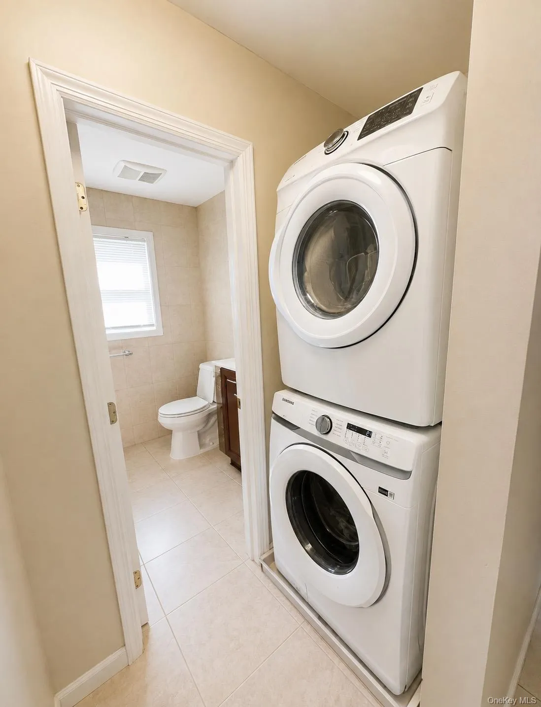 83 Heitz Place, Oyster Bay, NY, 3 Bedrooms Bedrooms, 5 Rooms Rooms,2 BathroomsBathrooms,Residential Lease,For Rent,Heitz,0,1050595 83 Heitz Place, Oyster Bay, NY, 3 Bedrooms Bedrooms, 5 Rooms Rooms,2 BathroomsBathrooms,Residential Lease,For Rent,Heitz,0,1050595