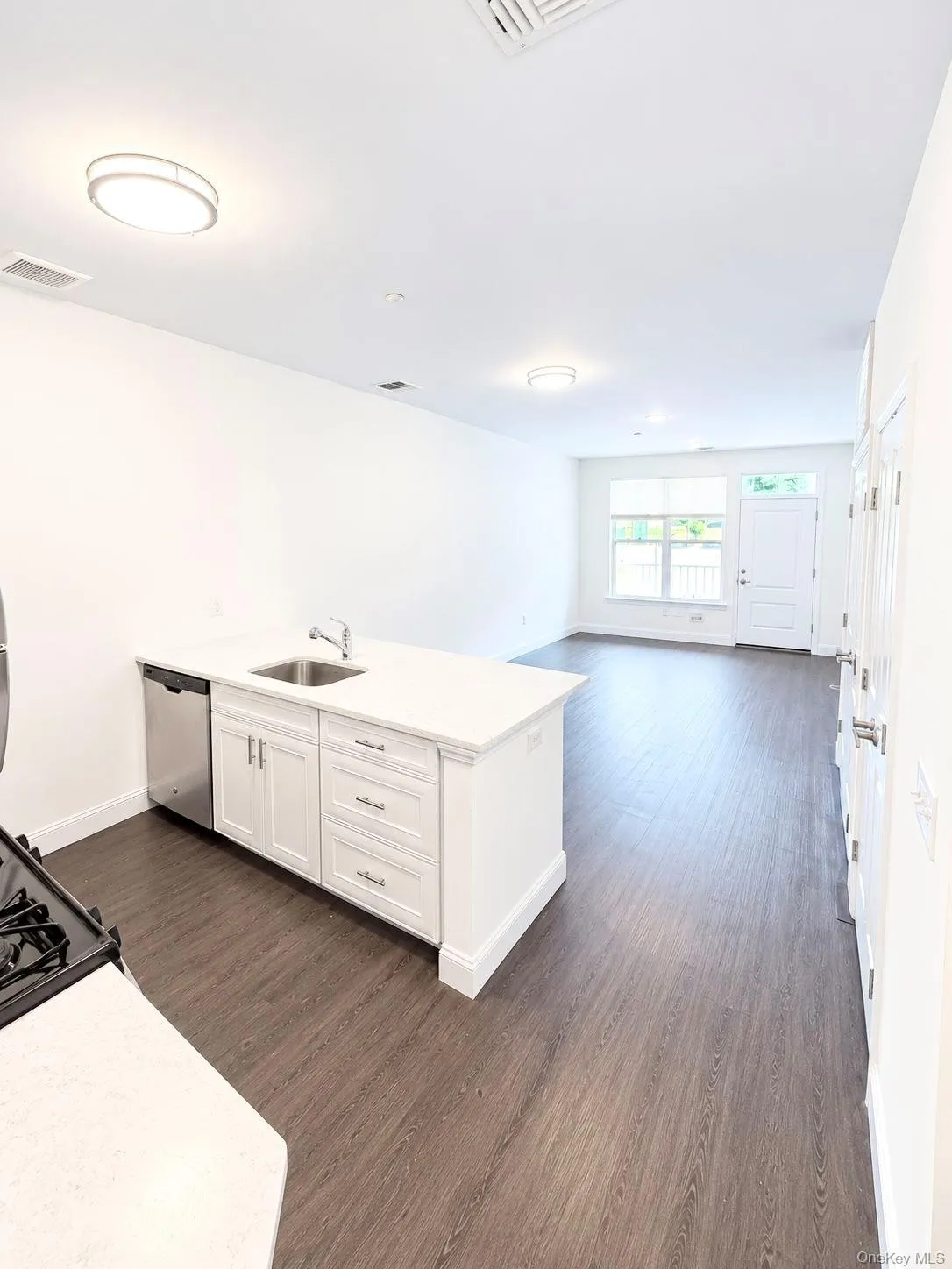 1046 New York Avenue, Huntington, NY, 1 Bedroom Bedrooms, 3 Room Rooms,1 BathroomBathrooms,Residential Lease,For Rent,New York,0,1050597 1046 New York Avenue, Huntington, NY, 1 Bedroom Bedrooms, 3 Room Rooms,1 BathroomBathrooms,Residential Lease,For Rent,New York,0,1050597