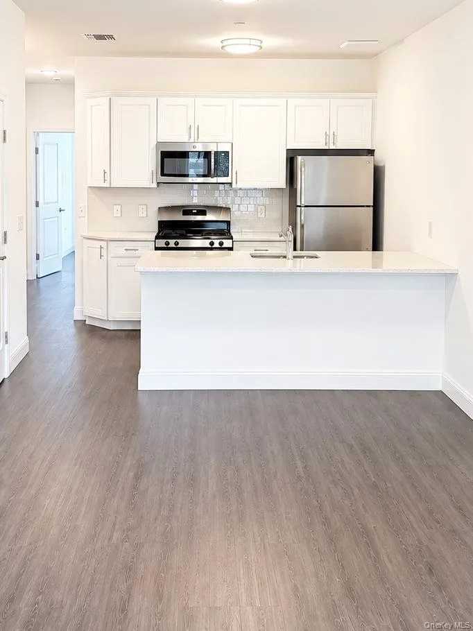 1046 New York Avenue, Huntington, NY, 1 Bedroom Bedrooms, 3 Room Rooms,1 BathroomBathrooms,Residential Lease,For Rent,New York,0,1050597 1046 New York Avenue, Huntington, NY, 1 Bedroom Bedrooms, 3 Room Rooms,1 BathroomBathrooms,Residential Lease,For Rent,New York,0,1050597