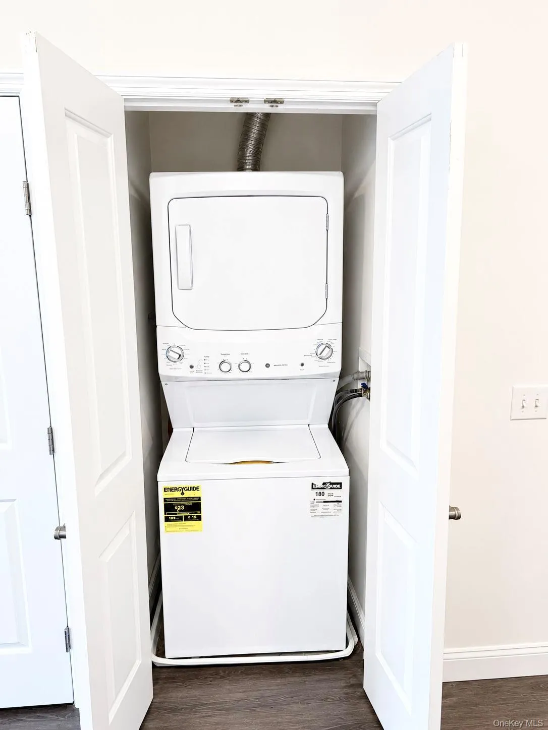 1046 New York Avenue, Huntington, NY, 1 Bedroom Bedrooms, 3 Room Rooms,1 BathroomBathrooms,Residential Lease,For Rent,New York,0,1050597 1046 New York Avenue, Huntington, NY, 1 Bedroom Bedrooms, 3 Room Rooms,1 BathroomBathrooms,Residential Lease,For Rent,New York,0,1050597