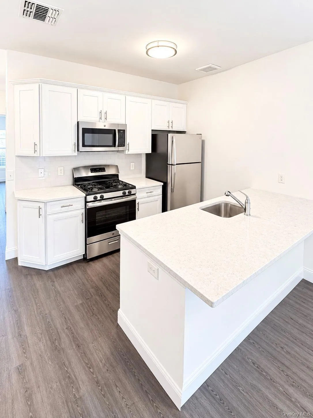 1046 New York Avenue, Huntington, NY, 1 Bedroom Bedrooms, 3 Room Rooms,1 BathroomBathrooms,Residential Lease,For Rent,New York,0,1050597 1046 New York Avenue, Huntington, NY, 1 Bedroom Bedrooms, 3 Room Rooms,1 BathroomBathrooms,Residential Lease,For Rent,New York,0,1050597