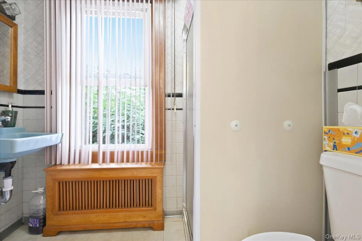 56 Elmwood Street, Hempstead, NY, 3 Bedrooms Bedrooms, 7 Rooms Rooms,2 BathroomsBathrooms,Residential,For Rent,Elmwood,0,1050601 56 Elmwood Street, Hempstead, NY, 3 Bedrooms Bedrooms, 7 Rooms Rooms,2 BathroomsBathrooms,Residential,For Rent,Elmwood,0,1050601