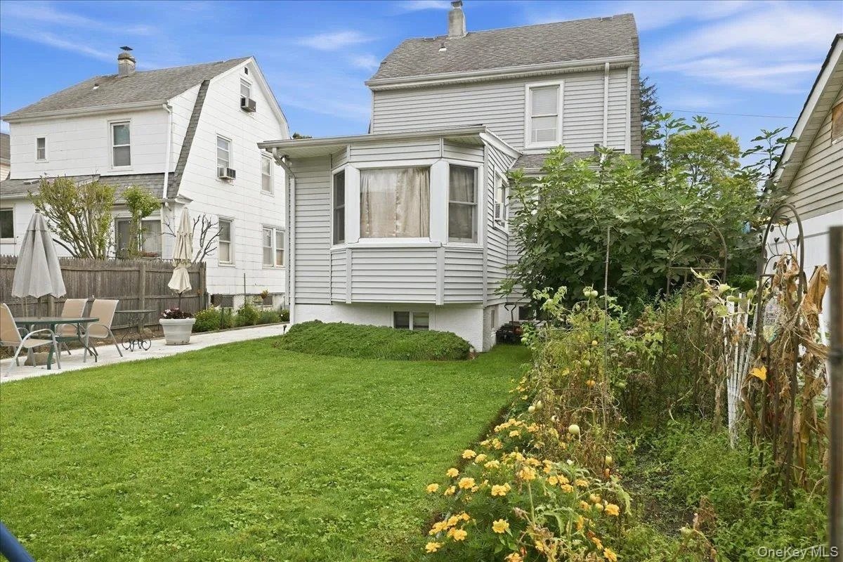 56 Elmwood Street, Hempstead, NY, 3 Bedrooms Bedrooms, 7 Rooms Rooms,2 BathroomsBathrooms,Residential,For Rent,Elmwood,0,1050601 56 Elmwood Street, Hempstead, NY, 3 Bedrooms Bedrooms, 7 Rooms Rooms,2 BathroomsBathrooms,Residential,For Rent,Elmwood,0,1050601