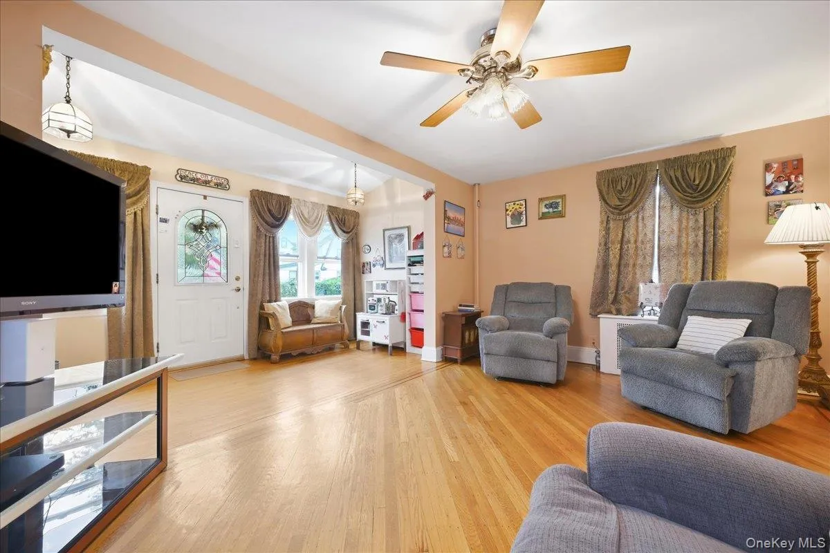 56 Elmwood Street, Hempstead, NY, 3 Bedrooms Bedrooms, 7 Rooms Rooms,2 BathroomsBathrooms,Residential,For Rent,Elmwood,0,1050601 56 Elmwood Street, Hempstead, NY, 3 Bedrooms Bedrooms, 7 Rooms Rooms,2 BathroomsBathrooms,Residential,For Rent,Elmwood,0,1050601