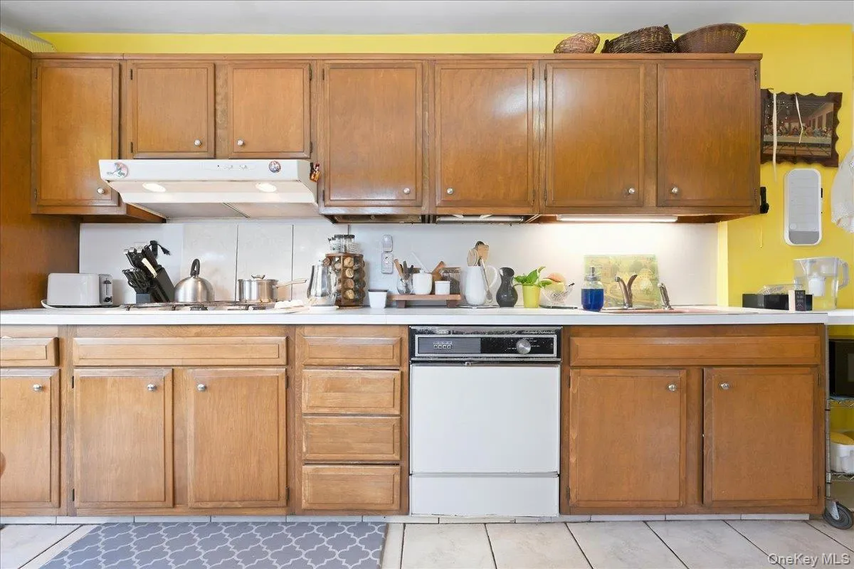 56 Elmwood Street, Hempstead, NY, 3 Bedrooms Bedrooms, 7 Rooms Rooms,2 BathroomsBathrooms,Residential,For Rent,Elmwood,0,1050601 56 Elmwood Street, Hempstead, NY, 3 Bedrooms Bedrooms, 7 Rooms Rooms,2 BathroomsBathrooms,Residential,For Rent,Elmwood,0,1050601