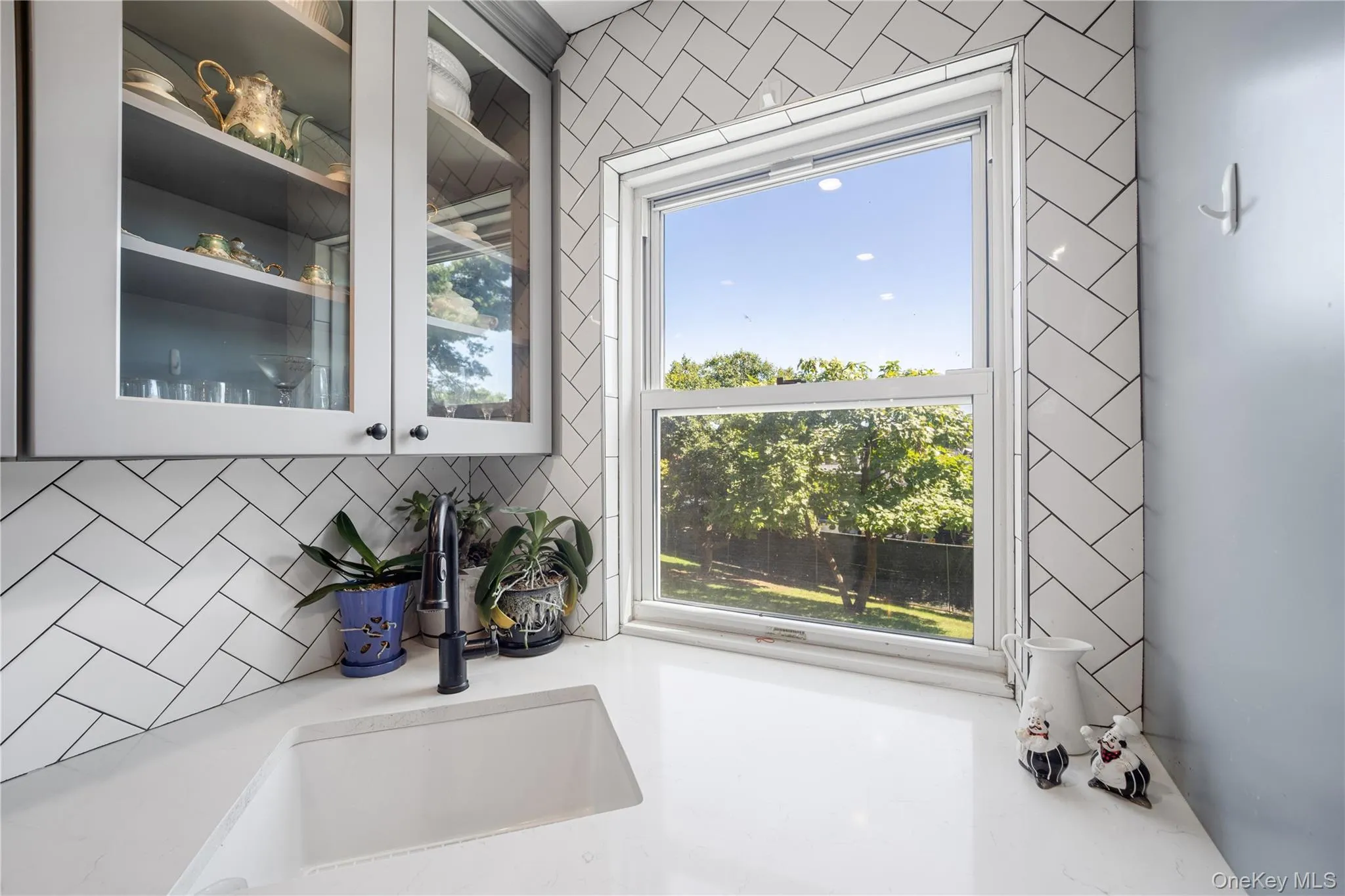 247-48 77th Crescent, New York, NY, 2 Bedrooms Bedrooms, 5 Rooms Rooms,1 BathroomBathrooms,Residential,For Rent,77th Crescent,0,1050606 247-48 77th Crescent, New York, NY, 2 Bedrooms Bedrooms, 5 Rooms Rooms,1 BathroomBathrooms,Residential,For Rent,77th Crescent,0,1050606
