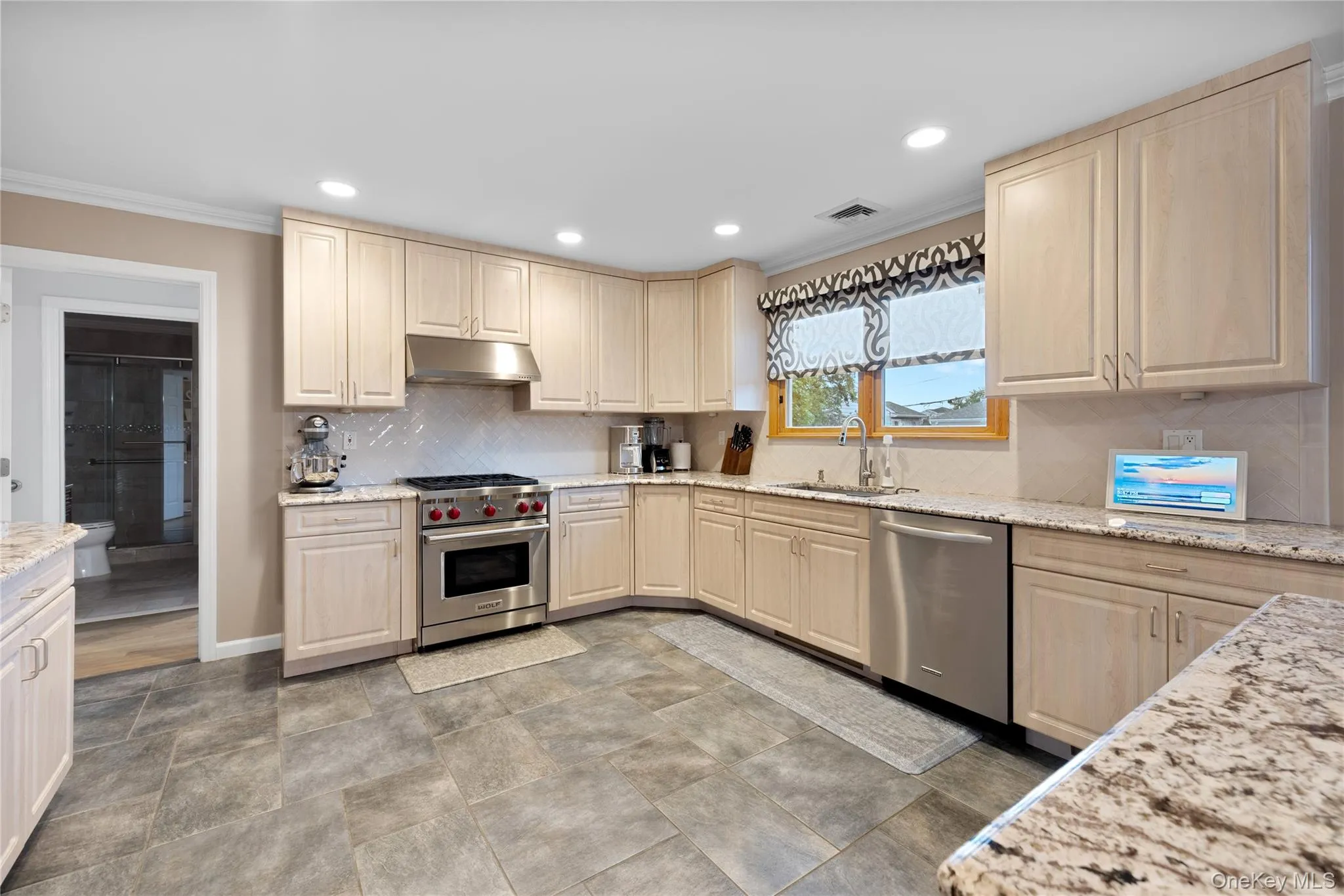 24 South Plaza, Babylon, NY, 5 Bedrooms Bedrooms, 10 Rooms Rooms,4 BathroomsBathrooms,Residential,For Rent,South,0,1050616 24 South Plaza, Babylon, NY, 5 Bedrooms Bedrooms, 10 Rooms Rooms,4 BathroomsBathrooms,Residential,For Rent,South,0,1050616