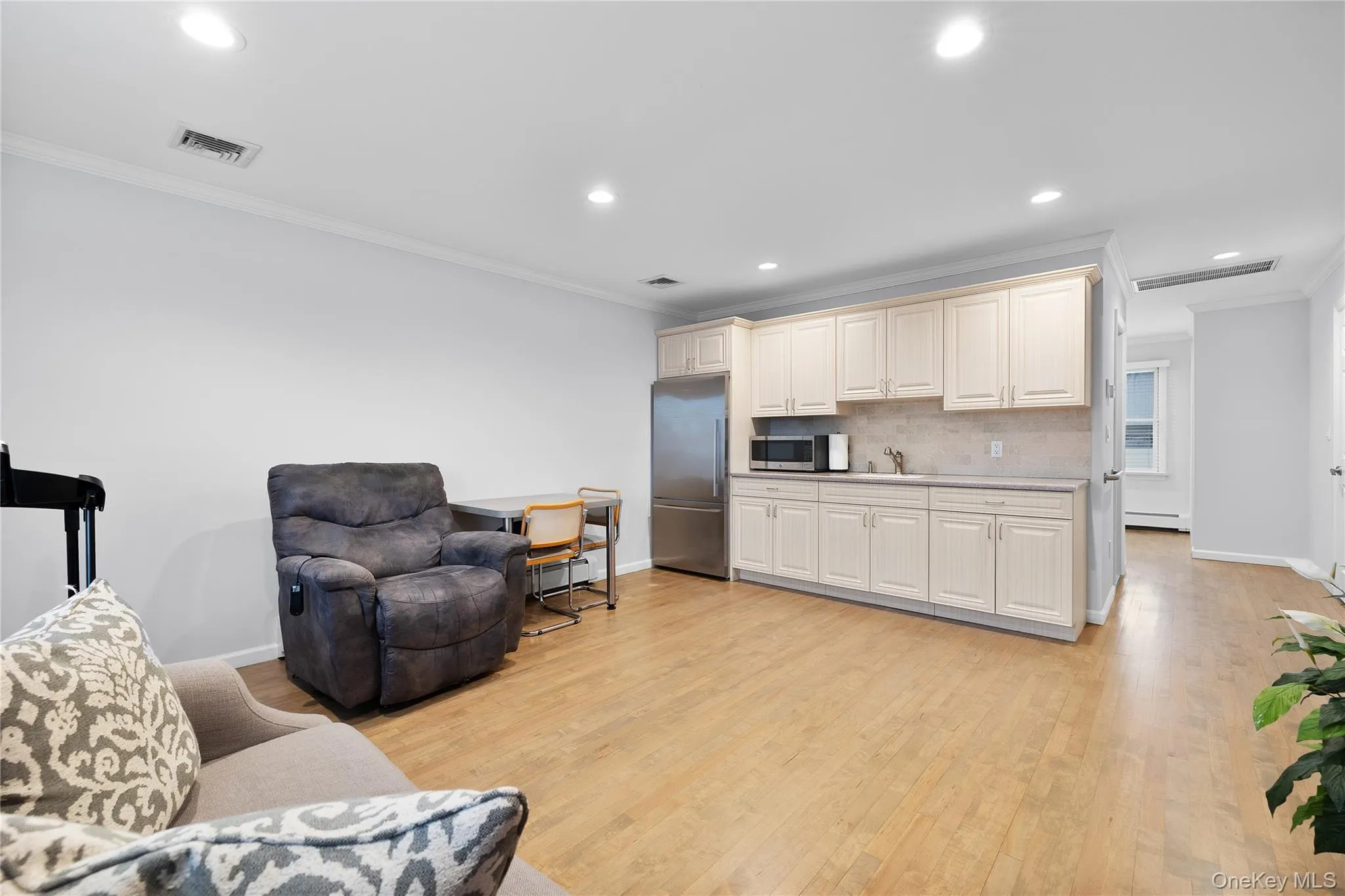 24 South Plaza, Babylon, NY, 5 Bedrooms Bedrooms, 10 Rooms Rooms,4 BathroomsBathrooms,Residential,For Rent,South,0,1050616 24 South Plaza, Babylon, NY, 5 Bedrooms Bedrooms, 10 Rooms Rooms,4 BathroomsBathrooms,Residential,For Rent,South,0,1050616