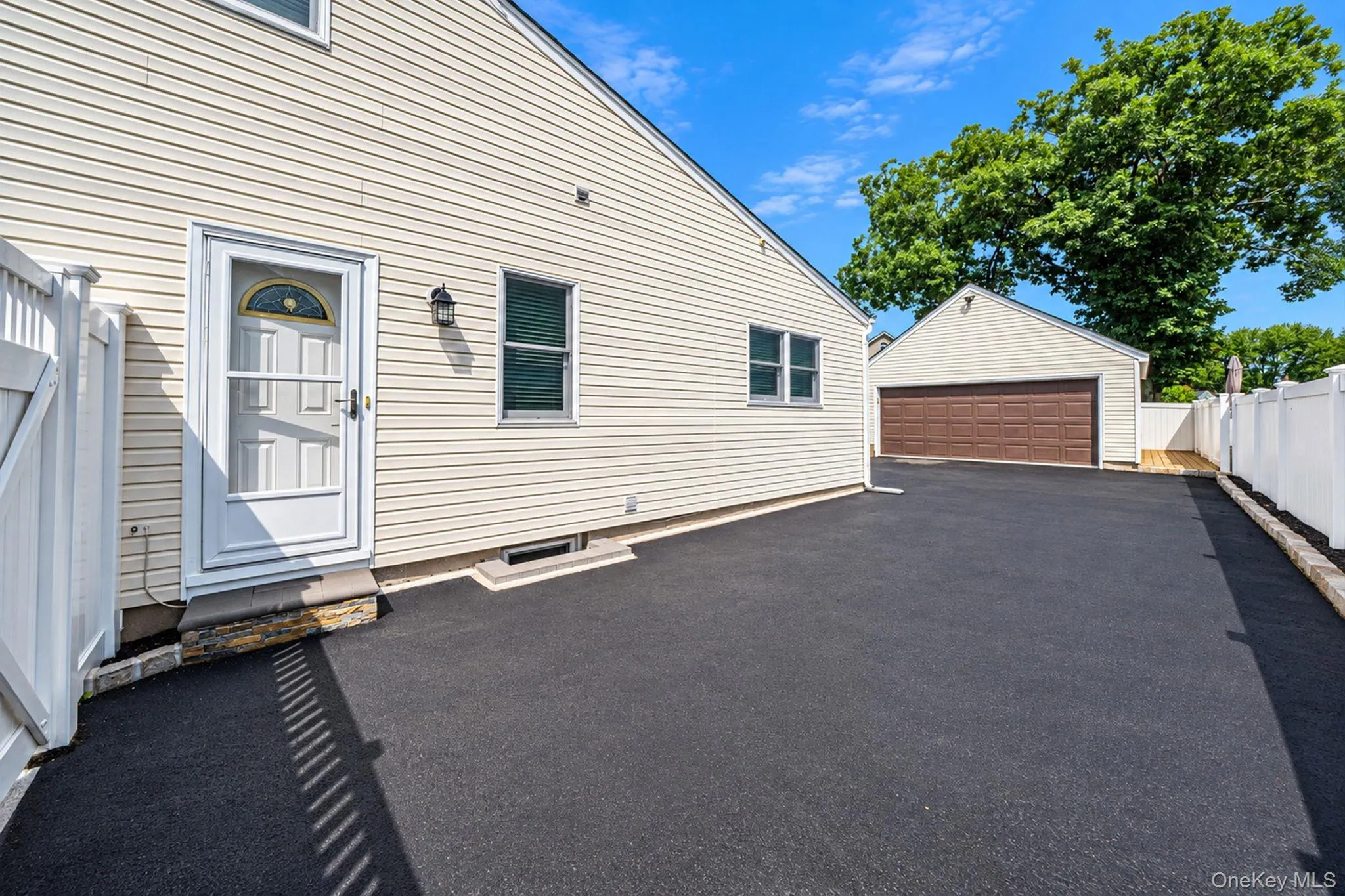 525 Secatogue Avenue, Babylon, NY, 2 Bedrooms Bedrooms, 7 Rooms Rooms,2 BathroomsBathrooms,Residential,For Rent,Secatogue,0,1050619 525 Secatogue Avenue, Babylon, NY, 2 Bedrooms Bedrooms, 7 Rooms Rooms,2 BathroomsBathrooms,Residential,For Rent,Secatogue,0,1050619
