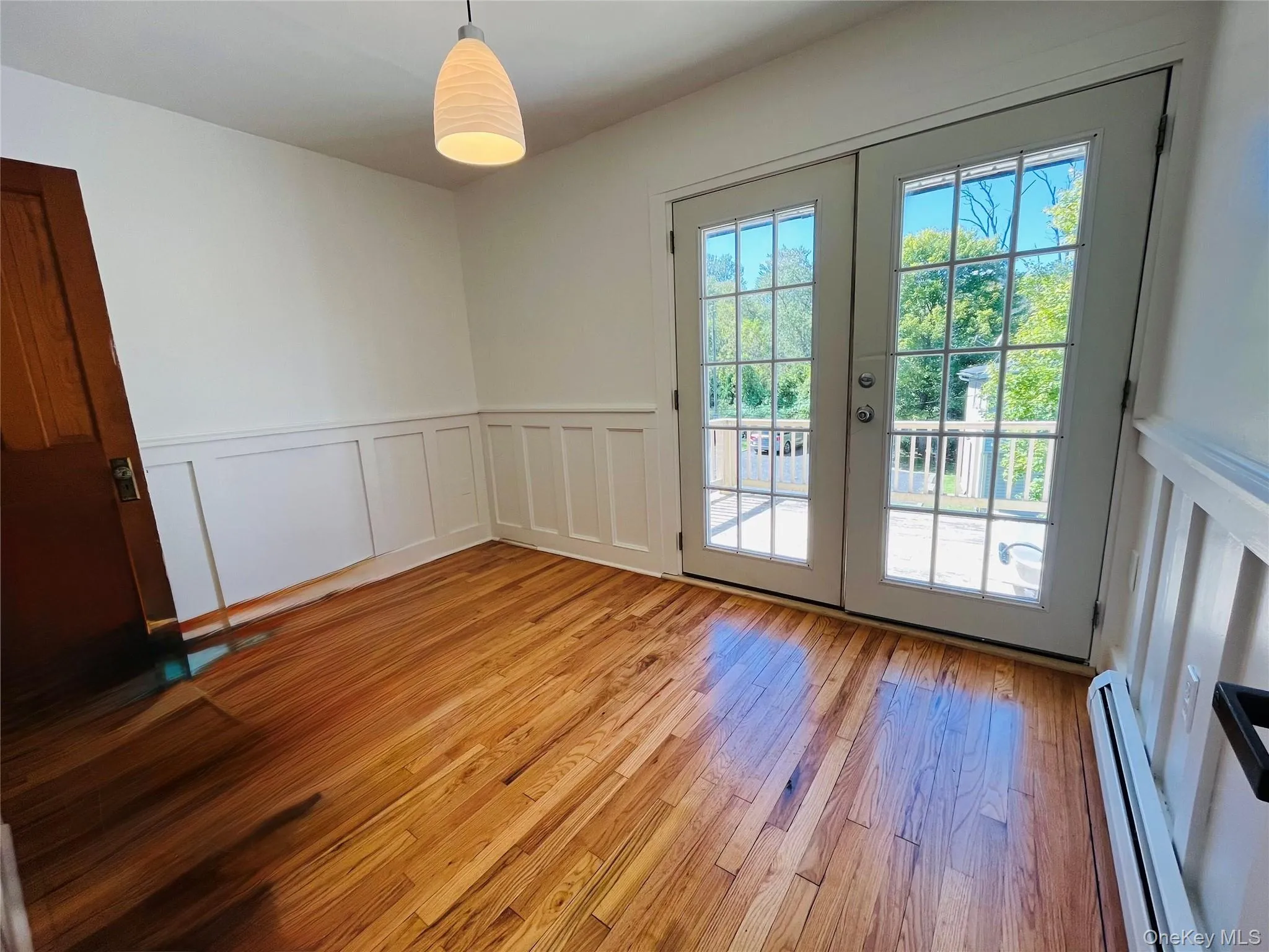 Bonus room hardwood floor, new lighting and closet. Entrance from deck. Bonus room hardwood floor, new lighting and closet. Entrance from deck.