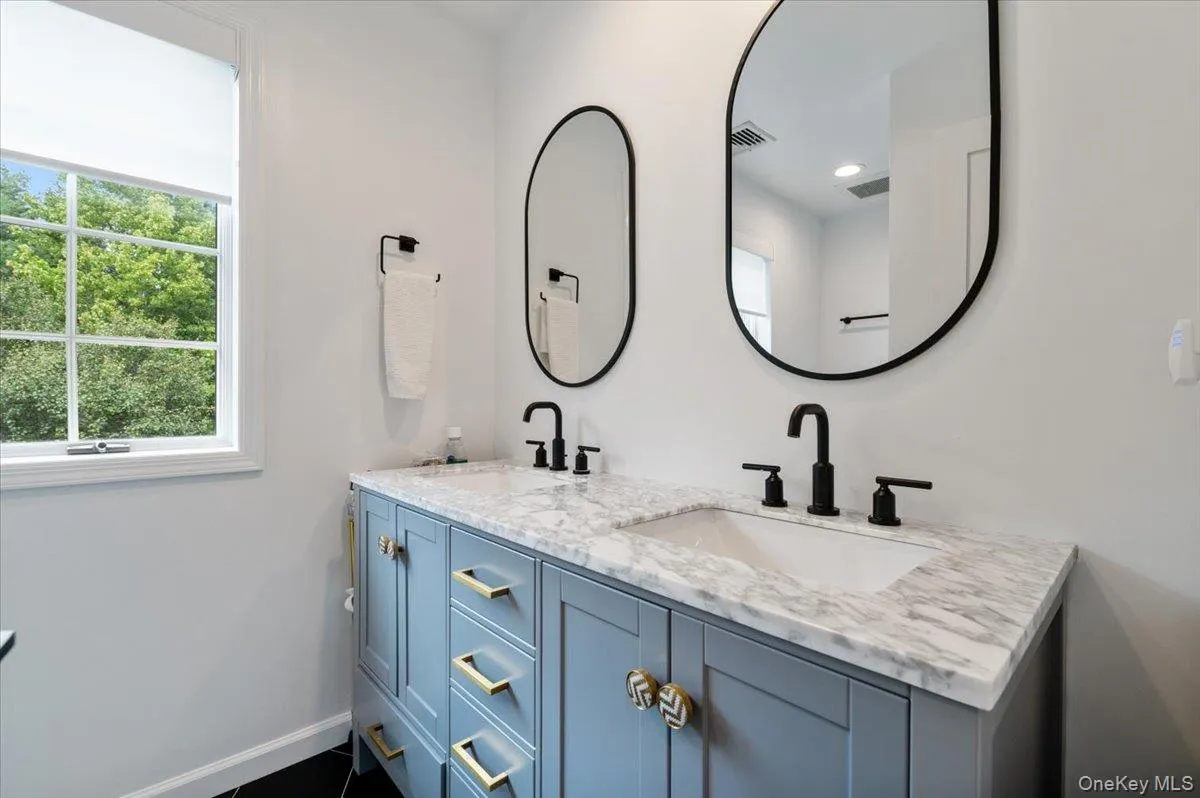 5 Landing Court, Huntington, NY, 5 Bedrooms Bedrooms, 15 Rooms Rooms,5 BathroomsBathrooms,Residential,For Rent,Landing,0,1050631 5 Landing Court, Huntington, NY, 5 Bedrooms Bedrooms, 15 Rooms Rooms,5 BathroomsBathrooms,Residential,For Rent,Landing,0,1050631