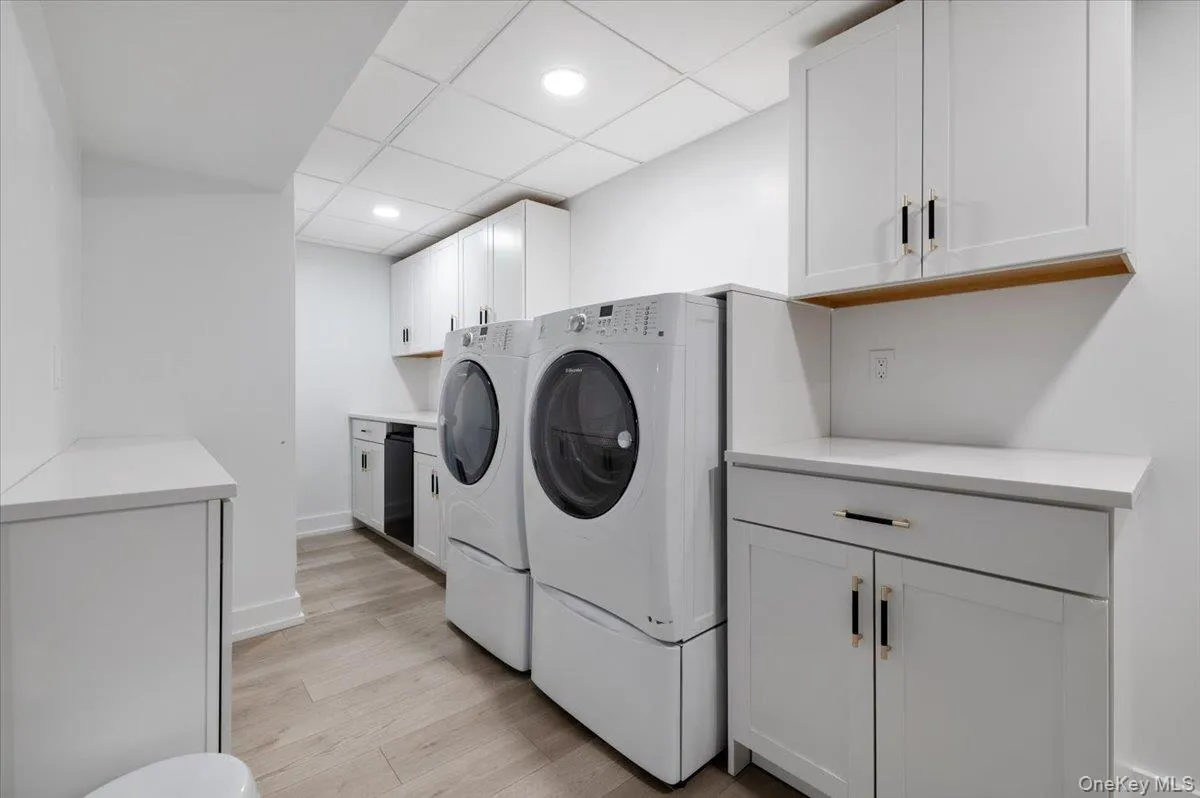 5 Landing Court, Huntington, NY, 5 Bedrooms Bedrooms, 15 Rooms Rooms,5 BathroomsBathrooms,Residential,For Rent,Landing,0,1050631 5 Landing Court, Huntington, NY, 5 Bedrooms Bedrooms, 15 Rooms Rooms,5 BathroomsBathrooms,Residential,For Rent,Landing,0,1050631