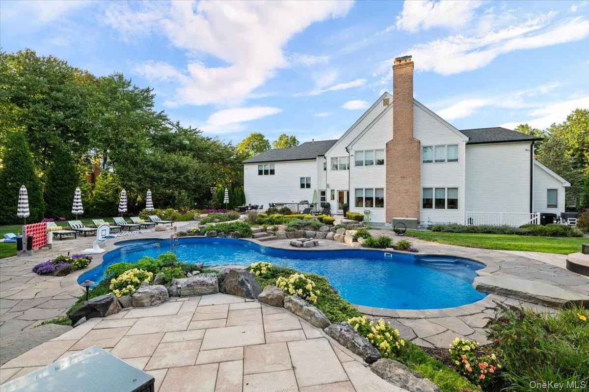 5 Landing Court, Huntington, NY, 5 Bedrooms Bedrooms, 15 Rooms Rooms,5 BathroomsBathrooms,Residential,For Rent,Landing,0,1050631 5 Landing Court, Huntington, NY, 5 Bedrooms Bedrooms, 15 Rooms Rooms,5 BathroomsBathrooms,Residential,For Rent,Landing,0,1050631