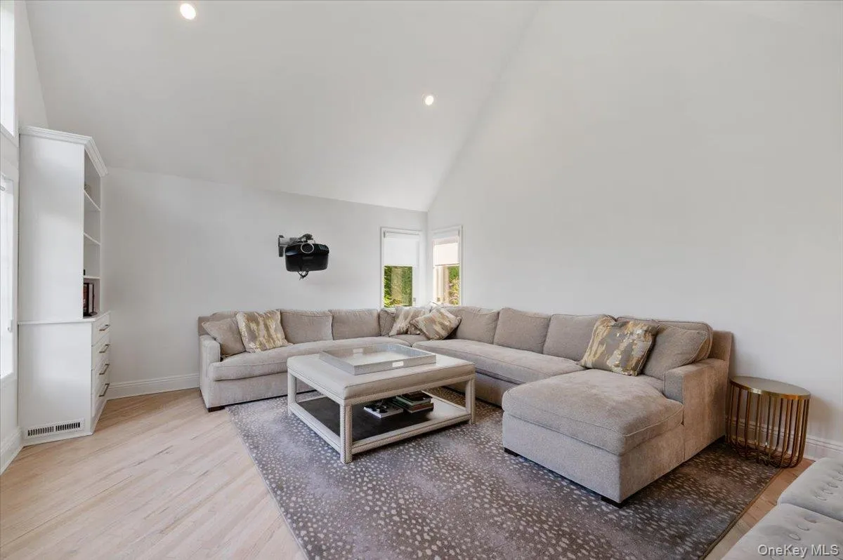 5 Landing Court, Huntington, NY, 5 Bedrooms Bedrooms, 15 Rooms Rooms,5 BathroomsBathrooms,Residential,For Rent,Landing,0,1050631 5 Landing Court, Huntington, NY, 5 Bedrooms Bedrooms, 15 Rooms Rooms,5 BathroomsBathrooms,Residential,For Rent,Landing,0,1050631