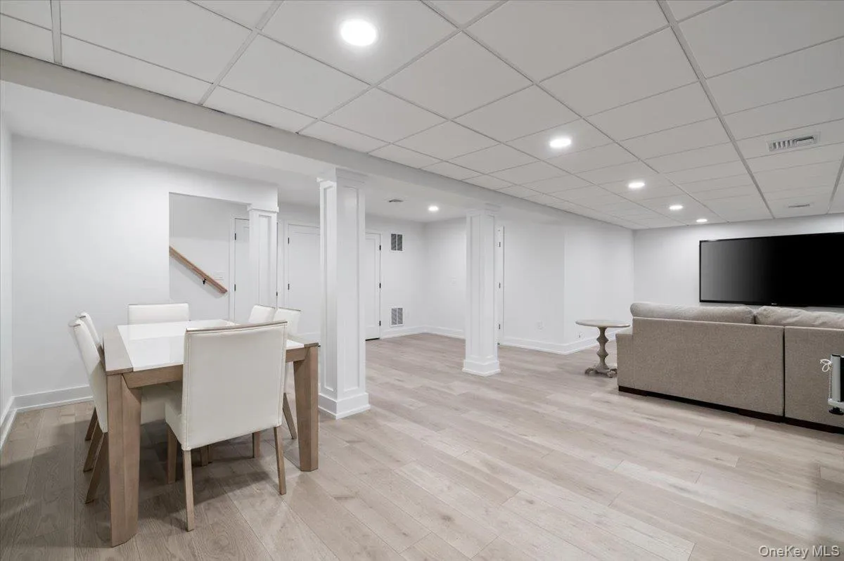 5 Landing Court, Huntington, NY, 5 Bedrooms Bedrooms, 15 Rooms Rooms,5 BathroomsBathrooms,Residential,For Rent,Landing,0,1050631 5 Landing Court, Huntington, NY, 5 Bedrooms Bedrooms, 15 Rooms Rooms,5 BathroomsBathrooms,Residential,For Rent,Landing,0,1050631